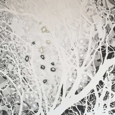 Alla ricerca del grigio, 2016. Matita, gouache, filo da cucire e gesso su tela; 88x155cm  